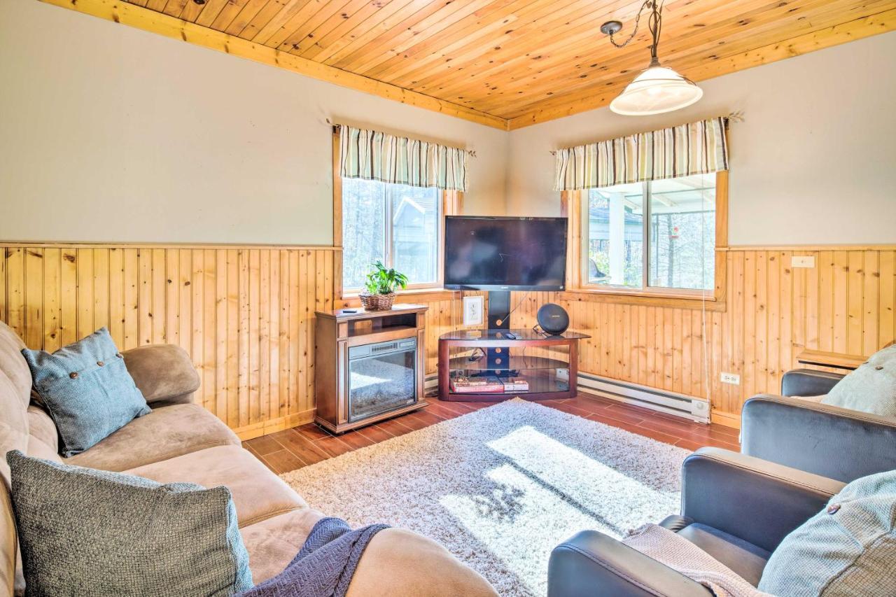 Penrose Home With Covered Deck And Fire Pit! Екстер'єр фото