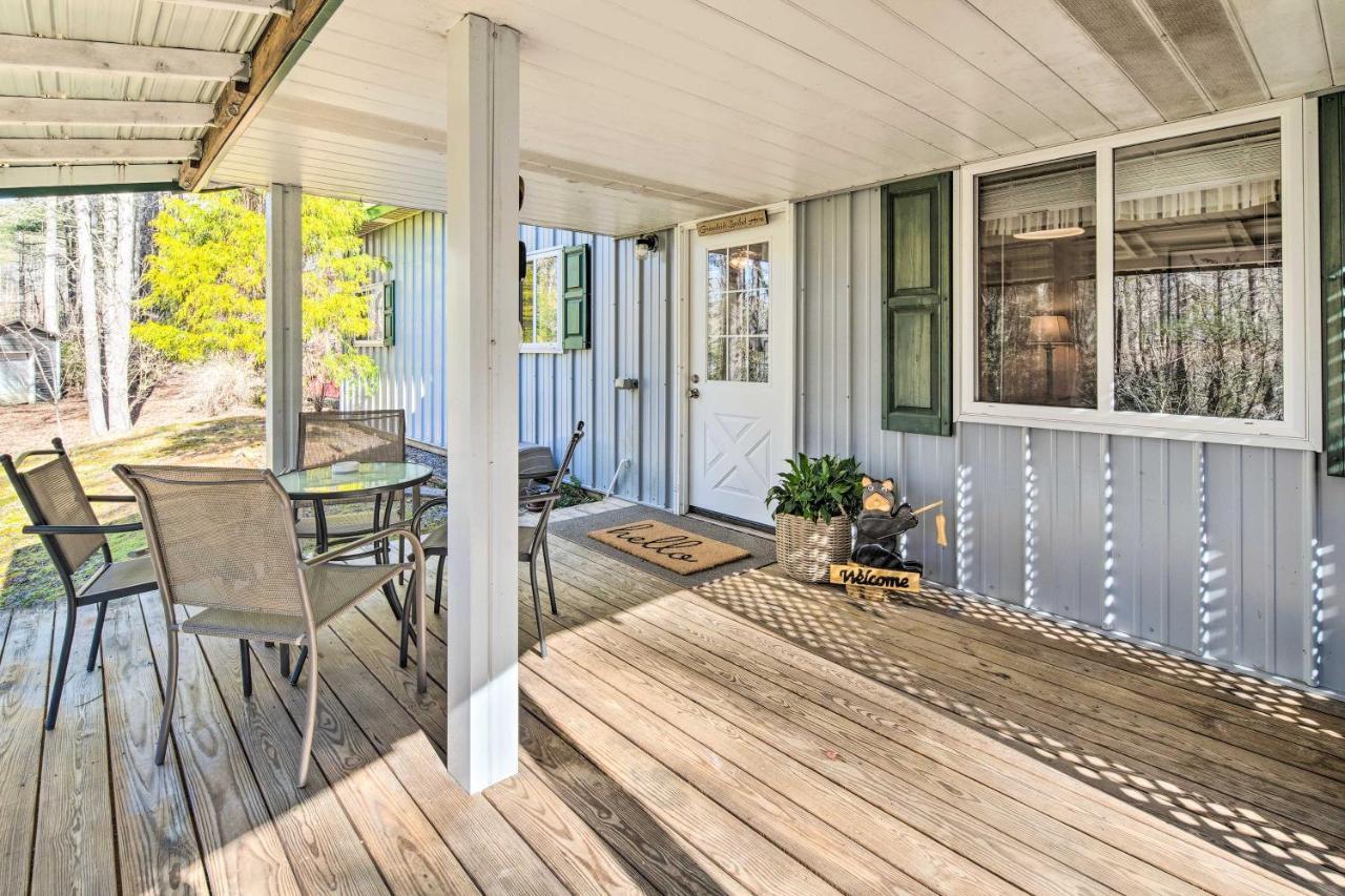 Penrose Home With Covered Deck And Fire Pit! Екстер'єр фото